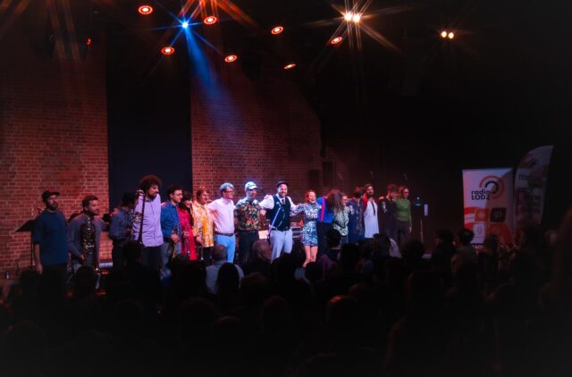 Muzycy na scenie po występie